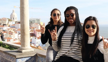 three students do a hook em in spain 