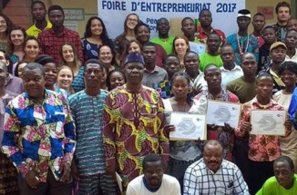 entrepreneurs in benin pose in a group