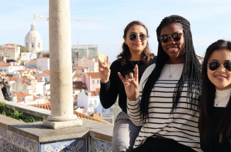 three students do a hook em in spain 