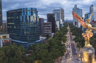 Mexico City's Ángel de Independencia against cityscape