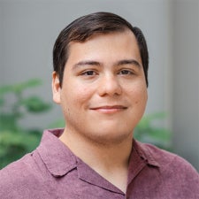 Headshot of Luis