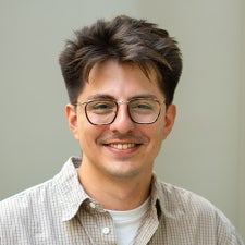 headshot of Alex