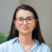 headshot of Elizabeth