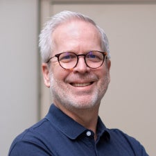 headshot of Jeff