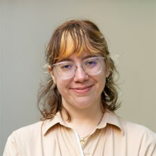 headshot of Scarlett