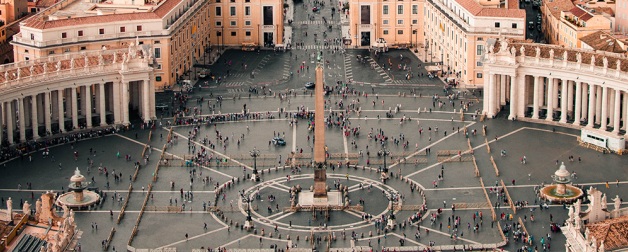 Vatican round plaza from above with people walking