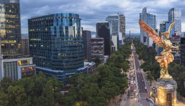 Mexico City's Ángel de Independencia against cityscape