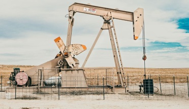 Oil derrick drills for oil in West Texas desert