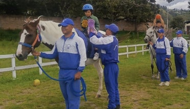 Police officers volunteer with children and horses in Ecuador