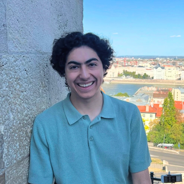 Maximo Mendoza Headshot