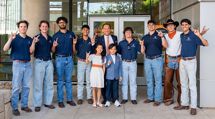 Service, support and connection have always marked Vo’s time on the UT campus. As a student in 1994, he founded the Texas Iron Spikes, a service-oriented student organization and the official Texas baseball men’s spirit group.